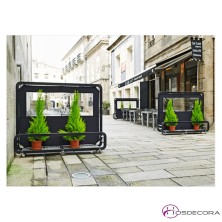 Separador con jardinera y ventana