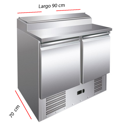 Mesa con bandejas refrigerada para ingredientes de pizza.