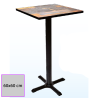 Mesa Alta cuadrada para taburetes de bar.