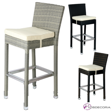 Taburete con respaldo de gran calidad en rattan.