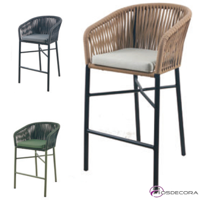 Taburete cómodo y ancho de terraza