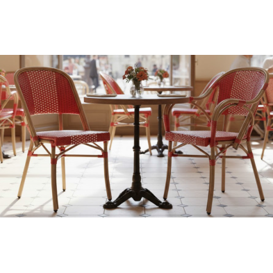 Silla parisina roja trenzada