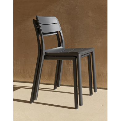 Silla Cassia de gran calidad apilable