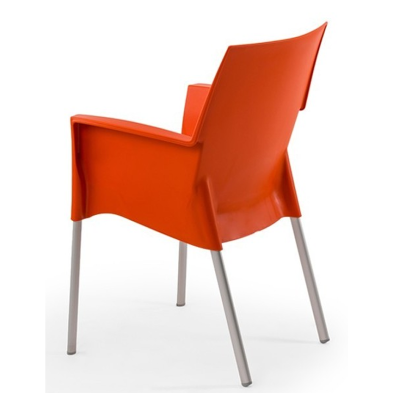 Sillón Marbella apilable color negro con estructura de aluminio.