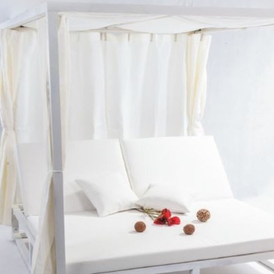 Cama Balinesa HIRUELA para Terrazas en Rattán.