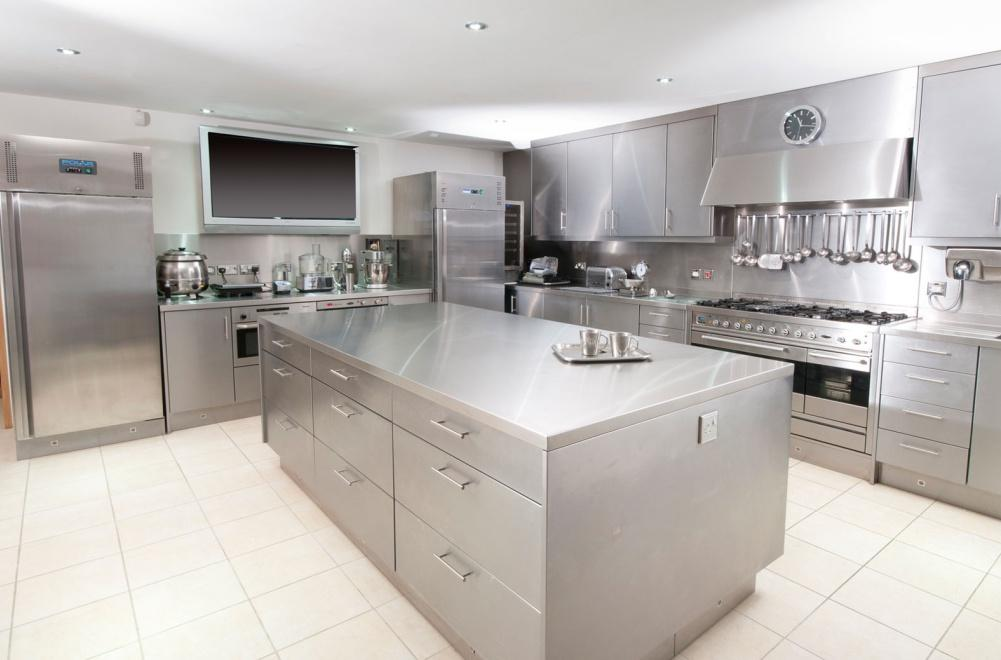 acero inoxidable en cocinas